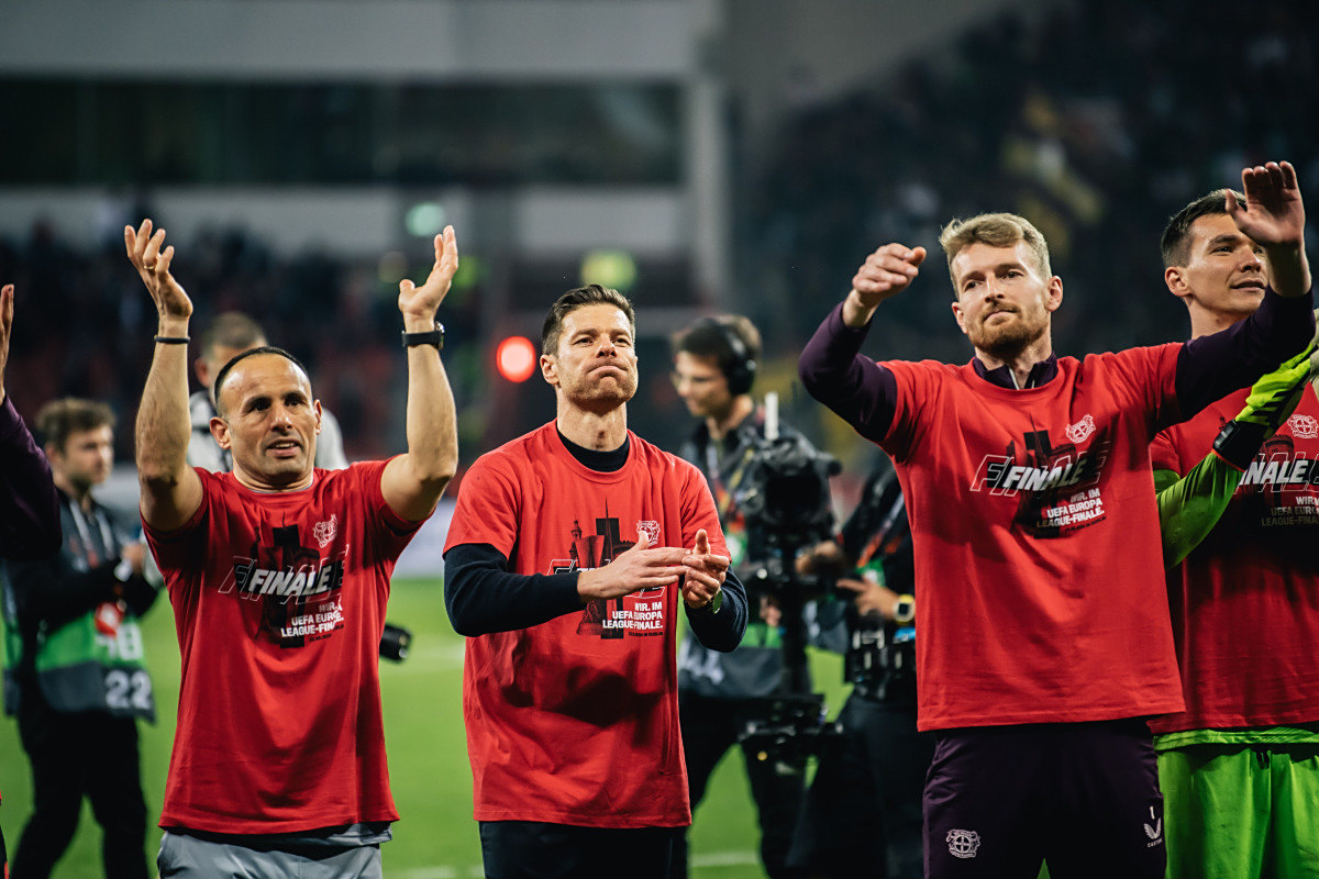 冲刺阶段西汉姆临场应变:德甲节点到来,球迷炸锅,年轻球员获得机会 冲刺阶段西汉姆临场应变:德甲节点到来,球迷炸锅,年轻球员获得机会