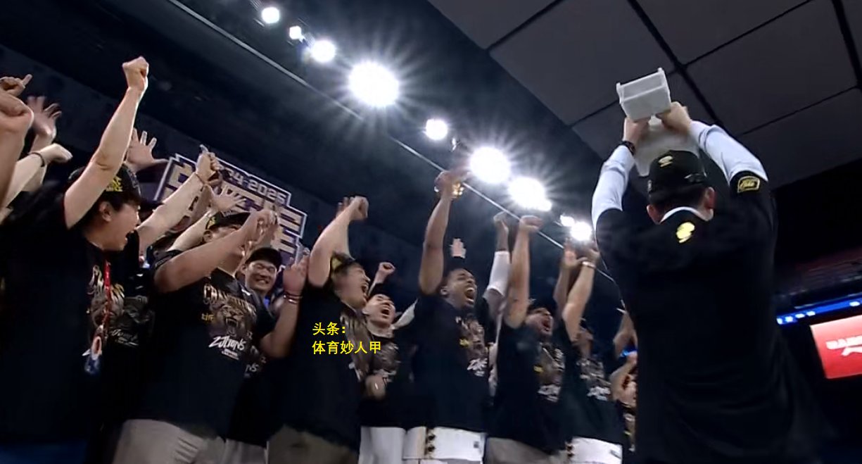 西安市足球裁判开会照片 西安市足球裁判开会照片